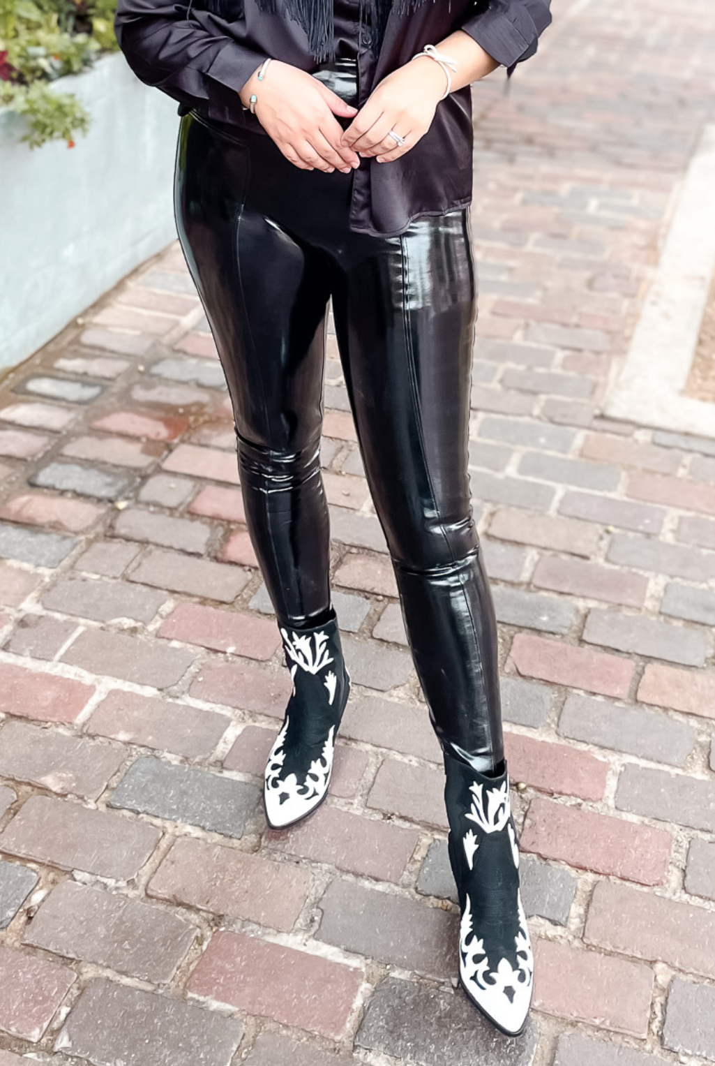 Girls in casual latex leggings outfits outdoors  Wet look leggings, Shiny  clothes, Outfits with leggings