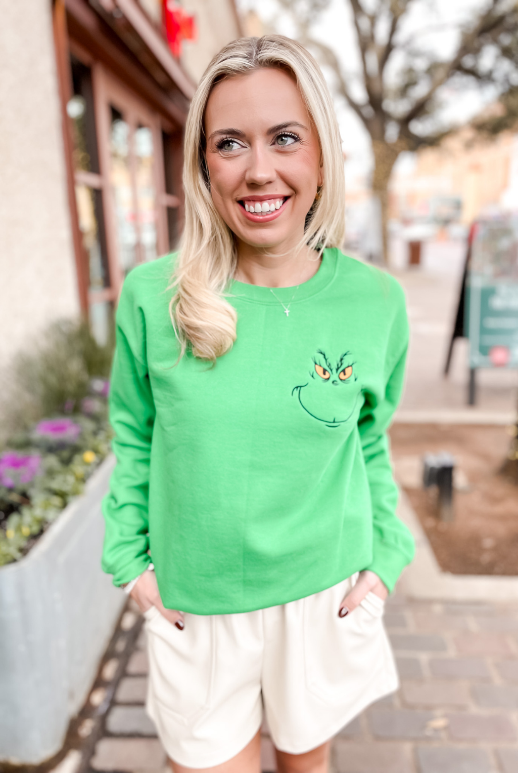 Sweatshirt - The Grinch Embroidered